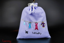 Laundry bag with black cat hanger embroidery 